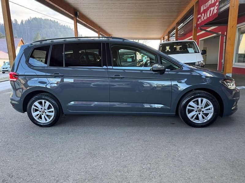 Gebraucht VW Touran Comfortline 122 PS (89 kW) 2022 Grau Van / Kleinbus