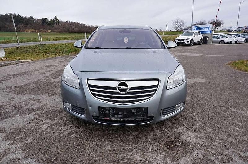 Grau Gebraucht 2012 Opel Insignia Sport Kombi | € 2.290 (Fairer Preis) - Bild 1/4