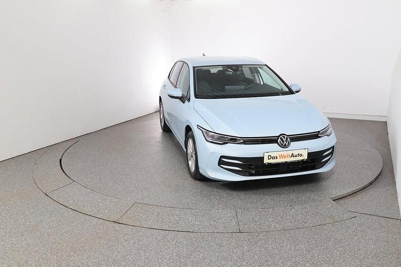 Gebraucht VW Golf VIII Life 116 PS (85 kW) 2025 Dunkelblau  normal Limousine