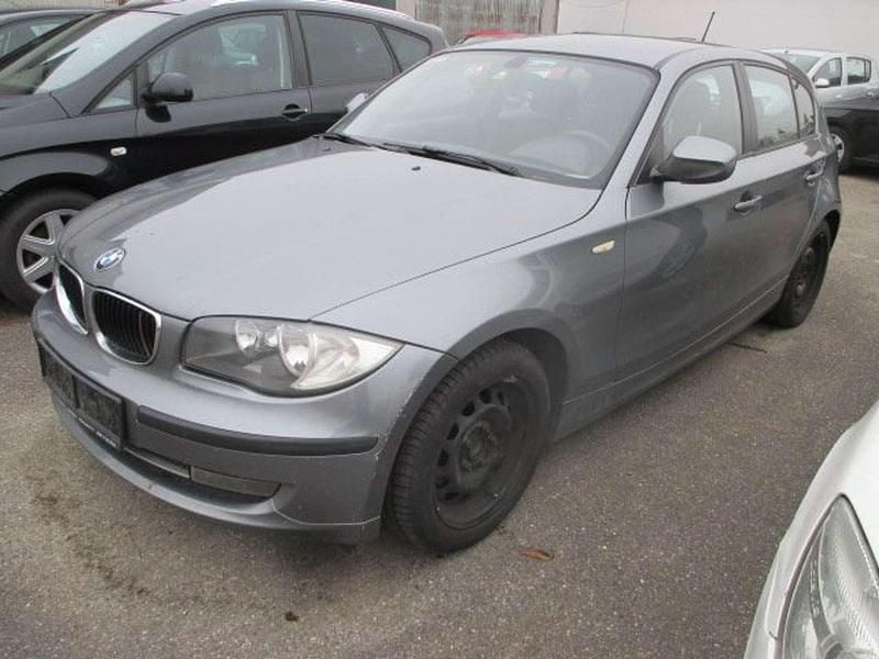 Grau Gebraucht 2010 BMW 116 Kleinwagen | € 2.250 (Superpreis) - Bild 1/4