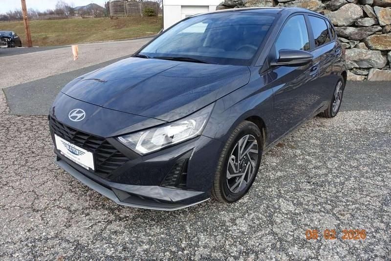 Neu Hyundai i20 77 PS (56 kW) 2025 Grau Kleinwagen