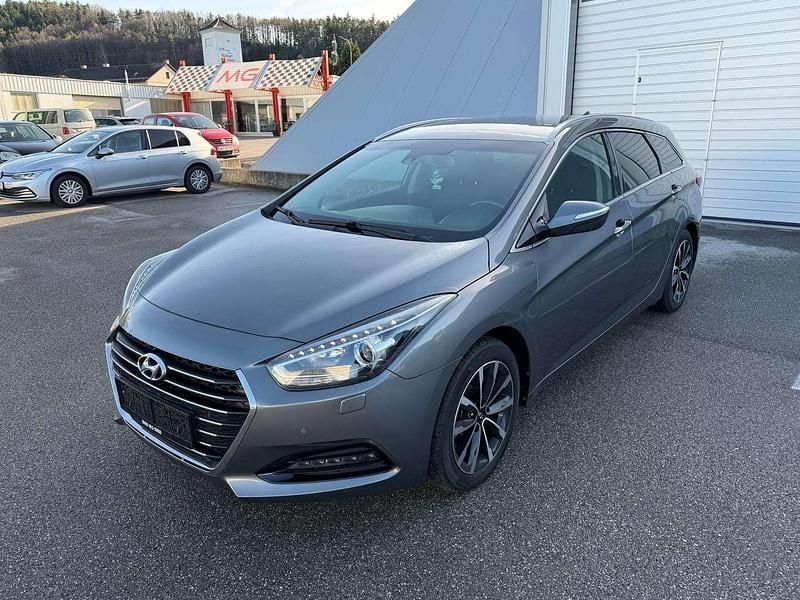 Grau Gebraucht 2017 Hyundai i40 Style Kombi | € 8.450 - Bild 1/4