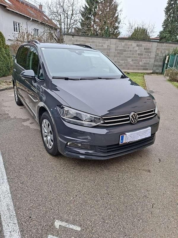 Gebraucht 2023 VW Touran Comfortline Van / Kleinbus | € 33.950 (Teuer) - Bild 1/4