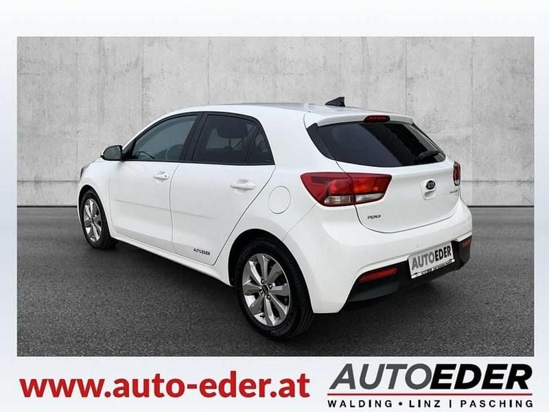 Gebraucht Kia Rio Silver 101 PS (74 kW) 2022 Weiß Limousine