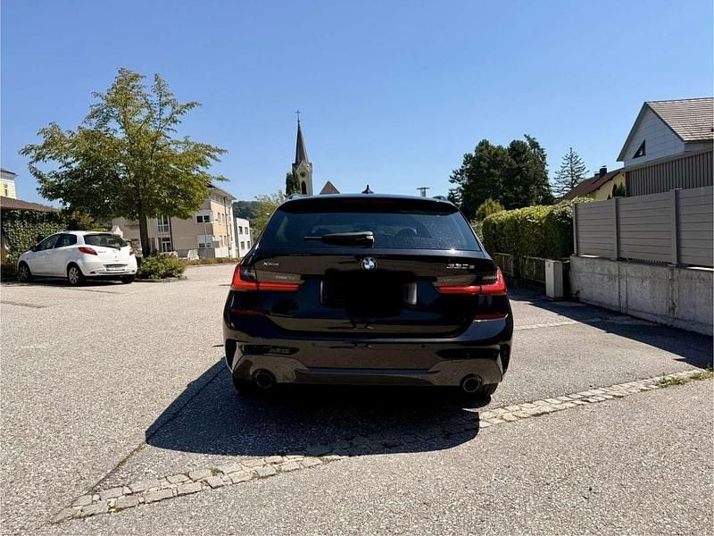 Gebraucht BMW 330e M Sport 292 PS (214 kW) 2021 Schwarz Kombi