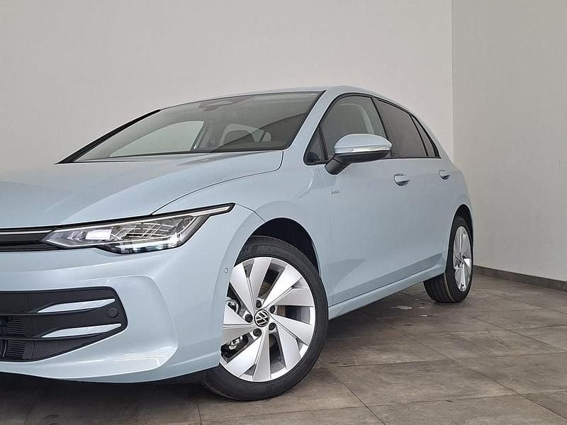 Neu VW Golf VIII 115 PS (84 kW) 2026 Dunkelblau  normal