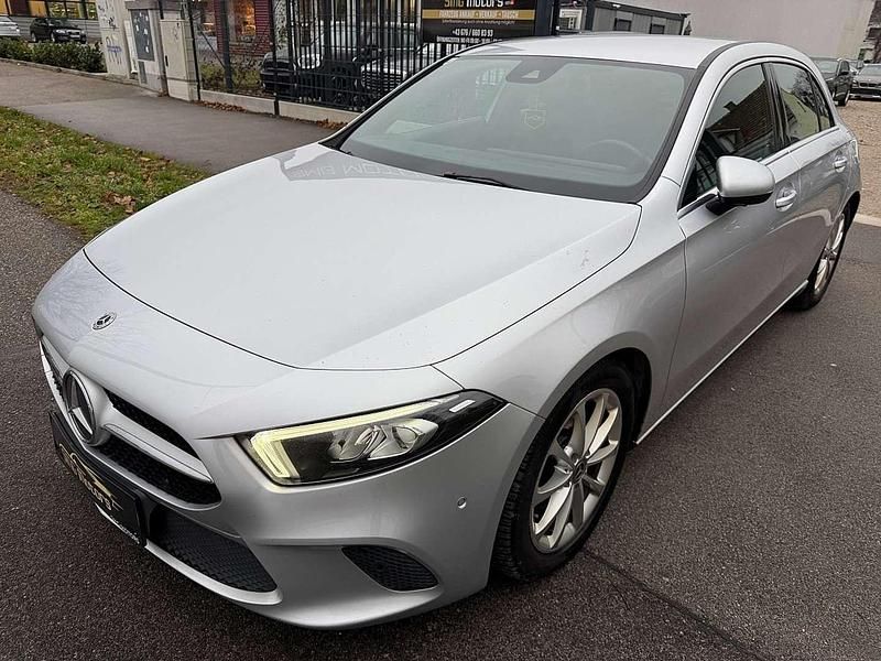 Gebraucht Mercedes A180 116 PS (85 kW) 2018 Grau Kleinwagen