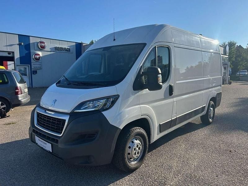 Weiß Gebraucht 2018 Peugeot Boxer Van | € 13.990 (Guter Preis) - Bild 1/4