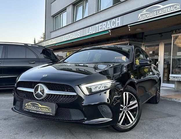 Schwarz Gebraucht 2021 Mercedes A160 Limousine | € 28.950 - Bild 1/4