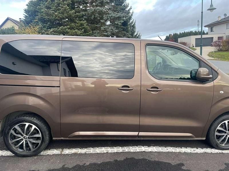 Braun Gebraucht 2020 Citroën Spacetourer Van / Kleinbus | € 27.750 (Fairer Preis) - Bild 1/4