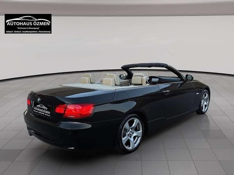 Gebraucht BMW 320 184 PS (135 kW) 2012 Schwarz Coupé