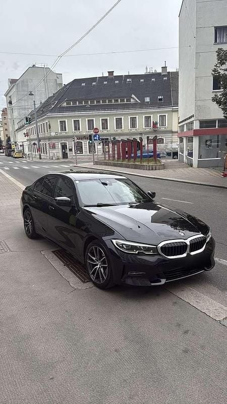 Gebraucht BMW 320 Basis 190 PS (139 kW) 2019 Schwarz Limousine