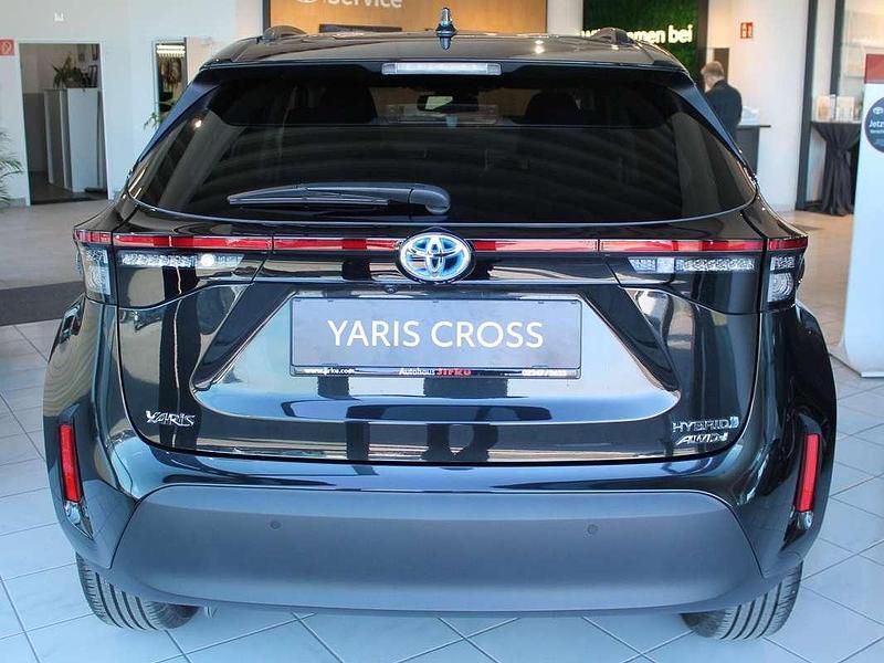 Neu Toyota Yaris Cross Elegant 92 PS (67 kW) 2025 Schwarz SUV