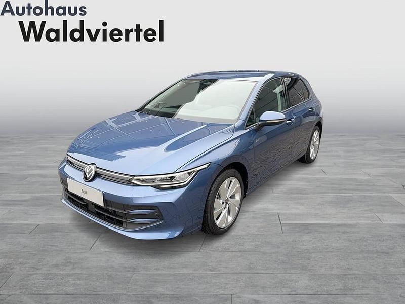Neu VW Golf VIII 115 PS (84 kW) 2026 Mittelblau  normal