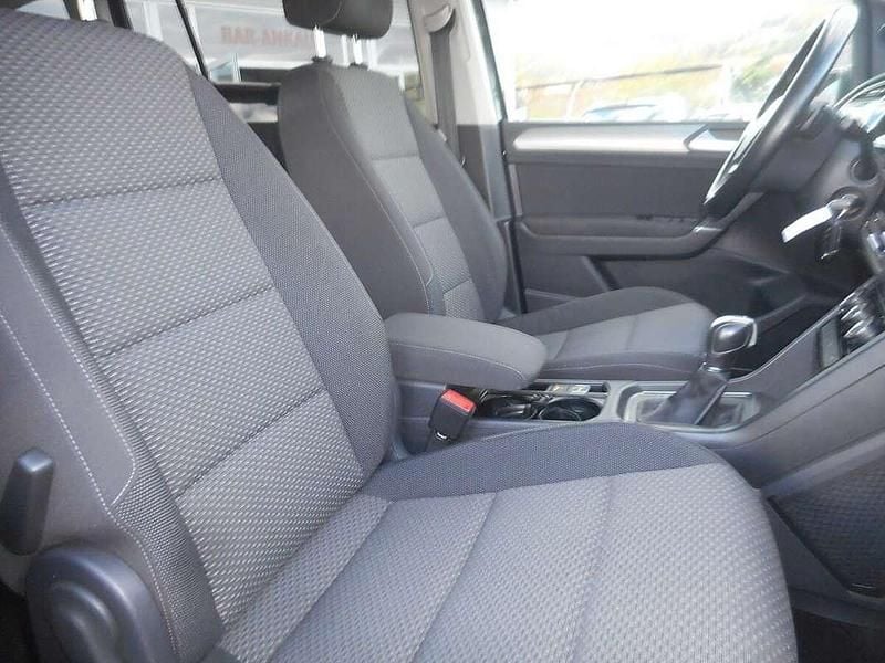 Gebraucht VW Touran Comfortline 150 PS (110 kW) 2017 Grau Van / Kleinbus