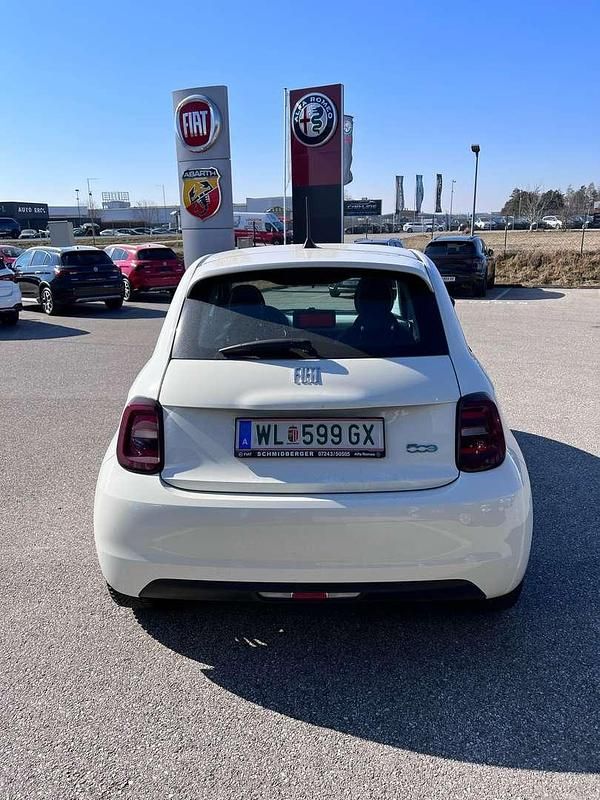 Gebraucht Fiat 500e Icon 86 kW (118 PS) 2022 Weiß Kleinwagen