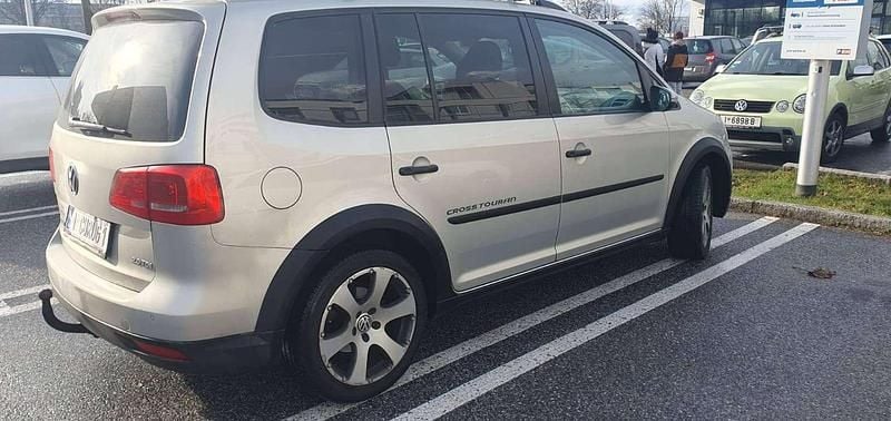 Gebraucht VW Touran 140 PS (102 kW) 2011 Silber Van / Kleinbus
