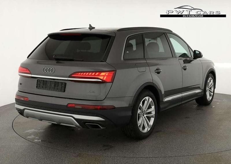Neu Audi Q7 Basis 231 PS (169 kW) 2025 Grau SUV