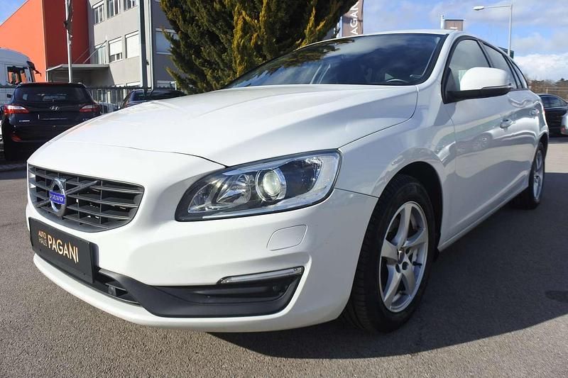 Gebraucht Volvo V60 150 PS (110 kW) 2016 Weiß Kombi