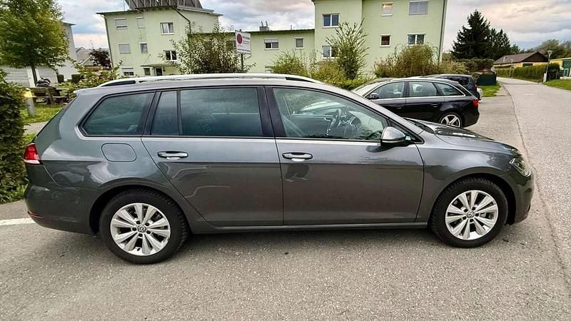 Gebraucht VW Golf VII Comfortline 116 PS (85 kW) 2017 Grau Limousine