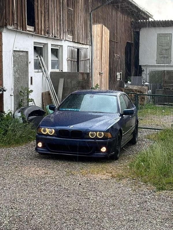 Blau Gebraucht 2003 BMW 530 Limousine | € 6.000 (Teuer) - Bild 1/4