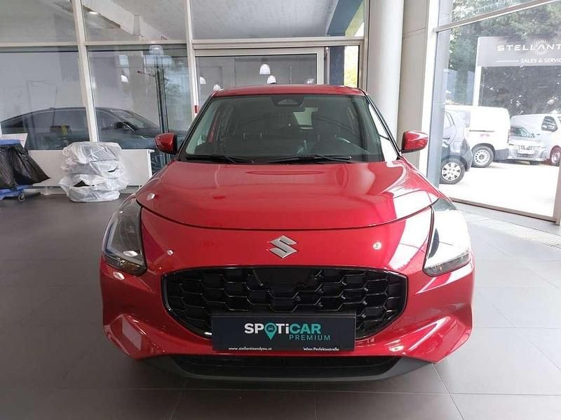 Gebraucht Suzuki Swift 83 PS (61 kW) 2024 Rot Kleinwagen