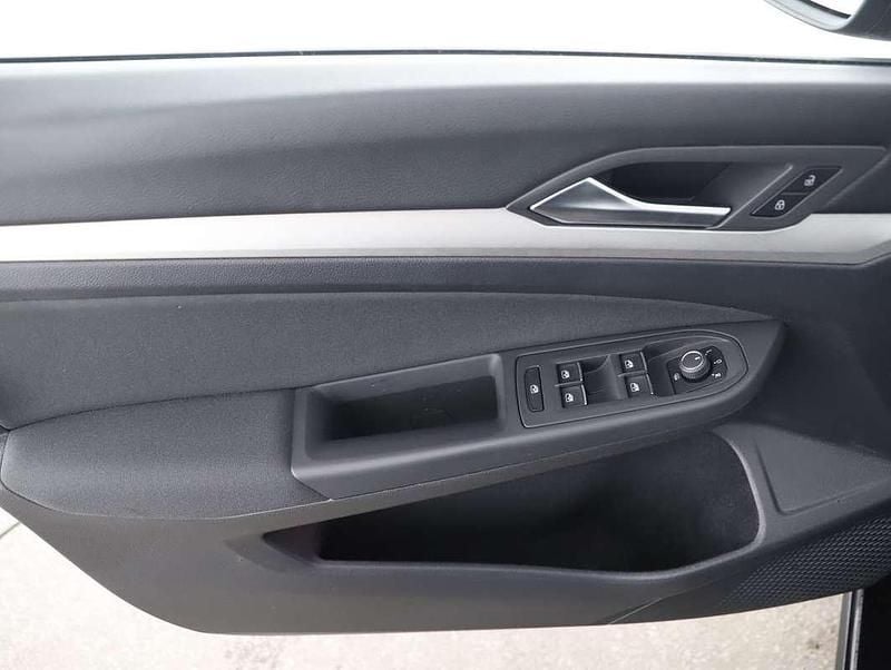 Gebraucht VW Golf VIII Life 116 PS (85 kW) 2022 Schwarz  metallicperleffektno Kombi