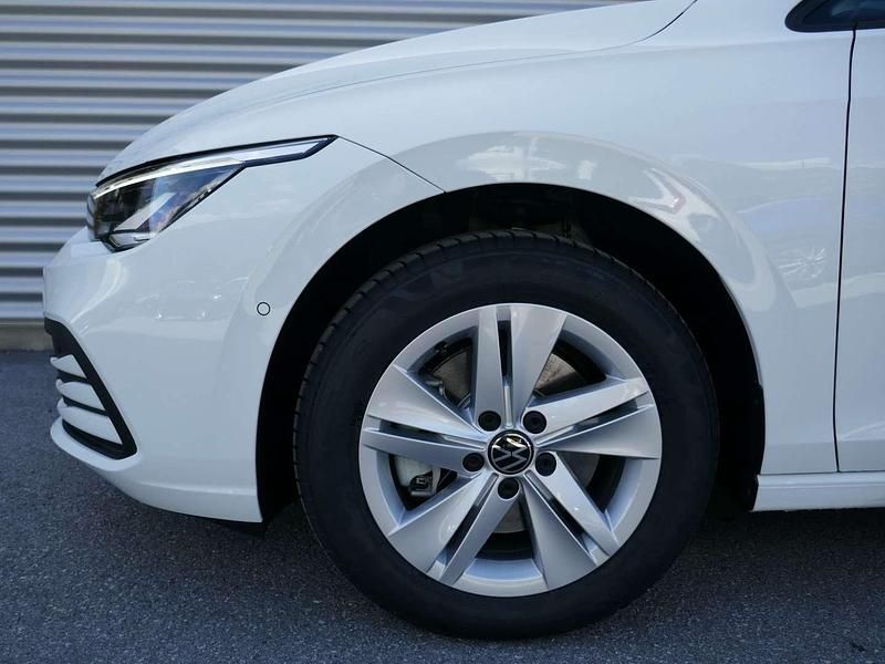 Gebraucht VW Golf VIII Life 150 PS (110 kW) 2024 Weiß Limousine