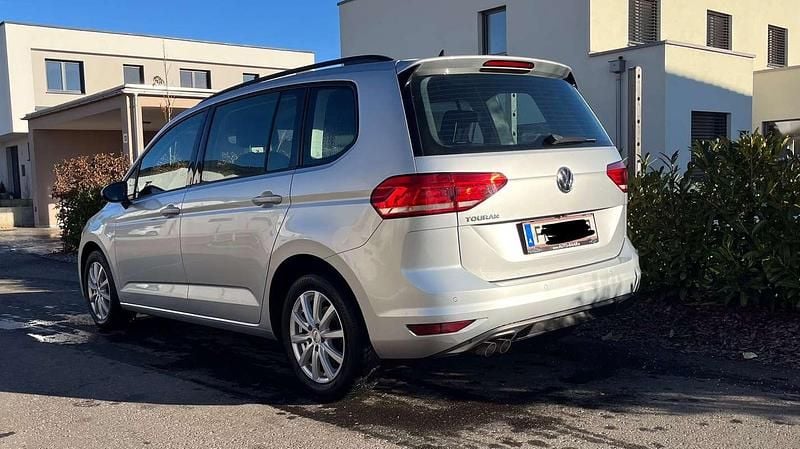 Gebraucht VW Touran Comfortline 150 PS (110 kW) 2019 Grau Van / Kleinbus