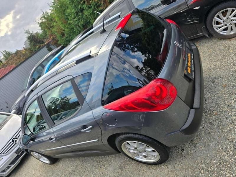 Gebraucht Peugeot 207 Active 95 PS (69 kW) 2010 Grau Kombi