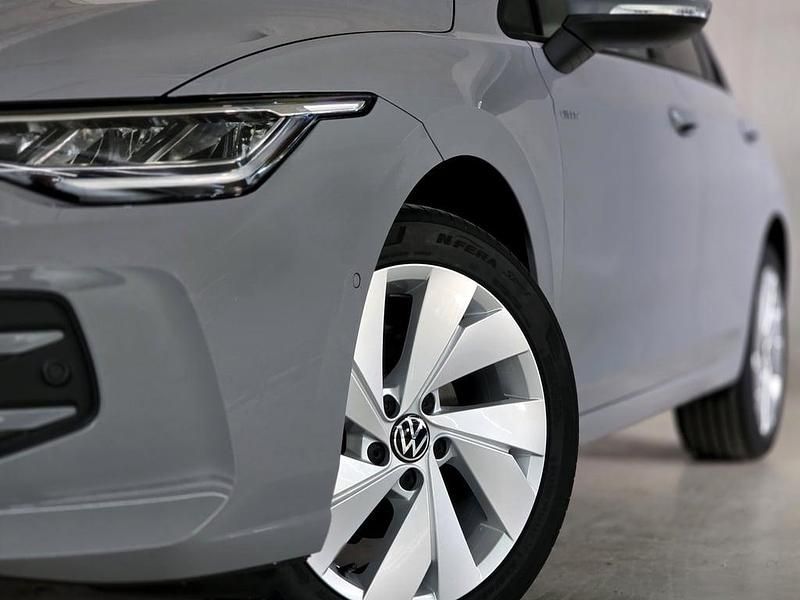 Neu VW Golf VIII 115 PS (84 kW) 2026 Mittelgrau  metallic