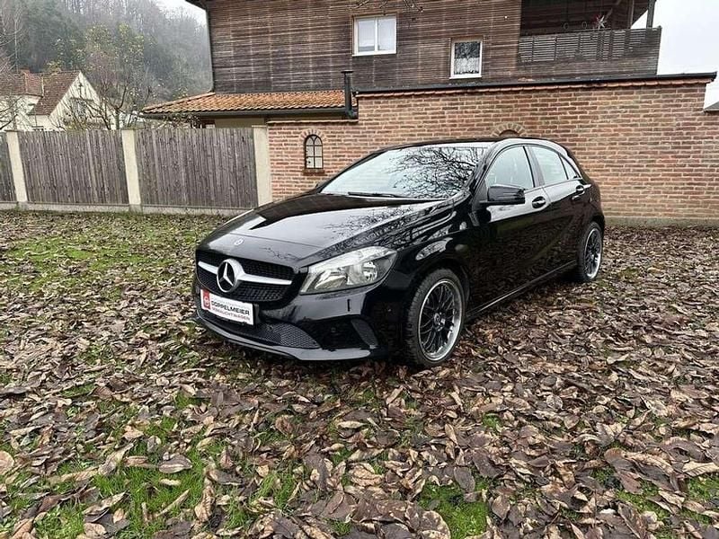 Gebraucht Mercedes A160 90 PS (66 kW) 2017 Schwarz Limousine