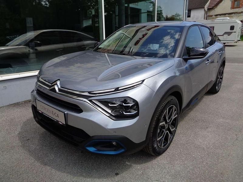 Grau Gebraucht 2022 Citroën e-C4 Shine Limousine | € 27.590 (Teuer) - Bild 1/4