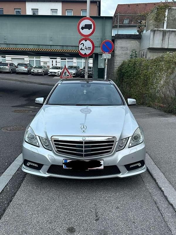 Gebraucht 2011 Mercedes E350 Avantgarde Limousine | € 12.499 - Bild 1/4