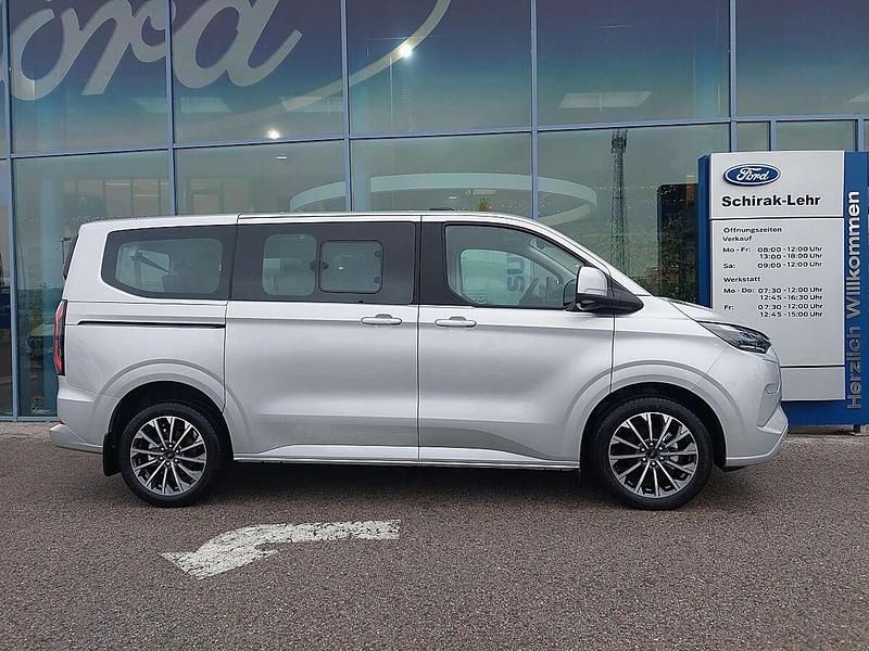 Neu Ford Tourneo Titanium 232 PS (170 kW) 2025 Silber Kombi