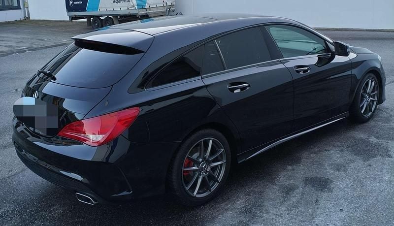 Gebraucht Mercedes CLA200 Shooting Brake 156 PS (114 kW) 2015 Schwarz Kombi