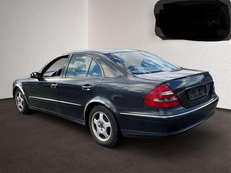 Gebraucht Mercedes E220 Classic 150 PS (110 kW) 2005 Grau Limousine