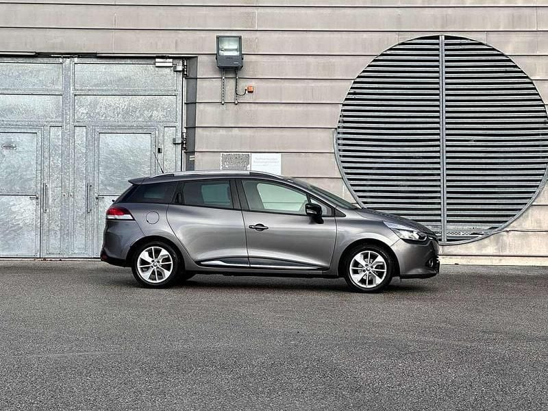 Grau Gebraucht 2015 Renault Clio GrandTour LIMITED Kombi | € 6.350 - Bild 1/4