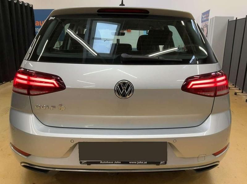 Gebraucht VW Golf VII Comfortline 116 PS (85 kW) 2019 Grau Limousine