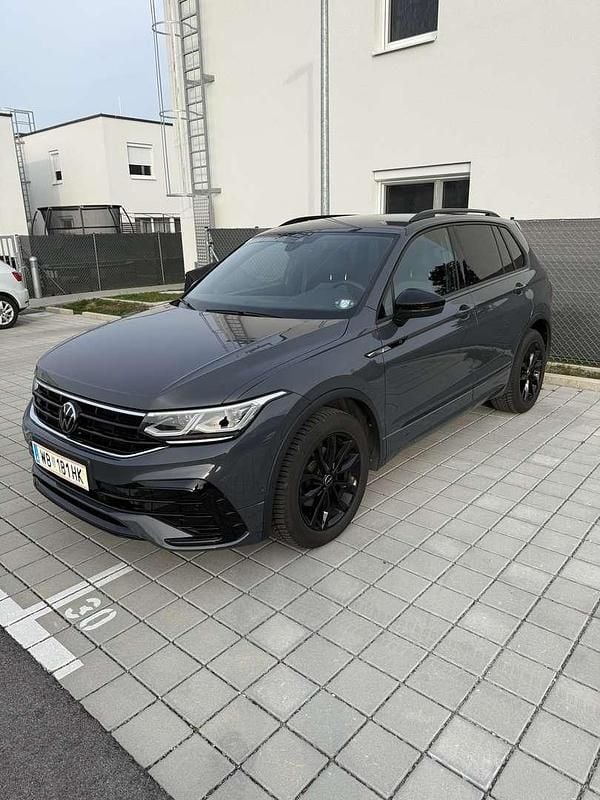 Gebraucht VW Tiguan R-line 150 PS (110 kW) 2023 Grau SUV