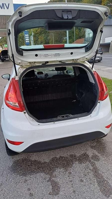 Gebraucht Ford Fiesta Basis 69 PS (50 kW) 2012 Weiß Kleinwagen