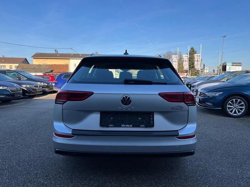 Gebraucht VW Golf VIII Life 150 PS (110 kW) 2021 Silber Kombi