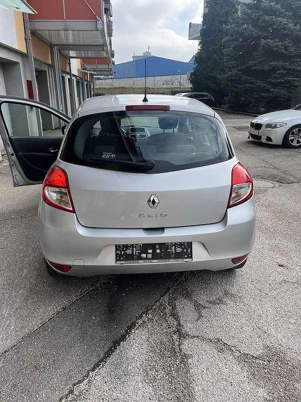 Gebraucht Renault Clio II Night&Day 75 PS (55 kW) 2010 Limousine