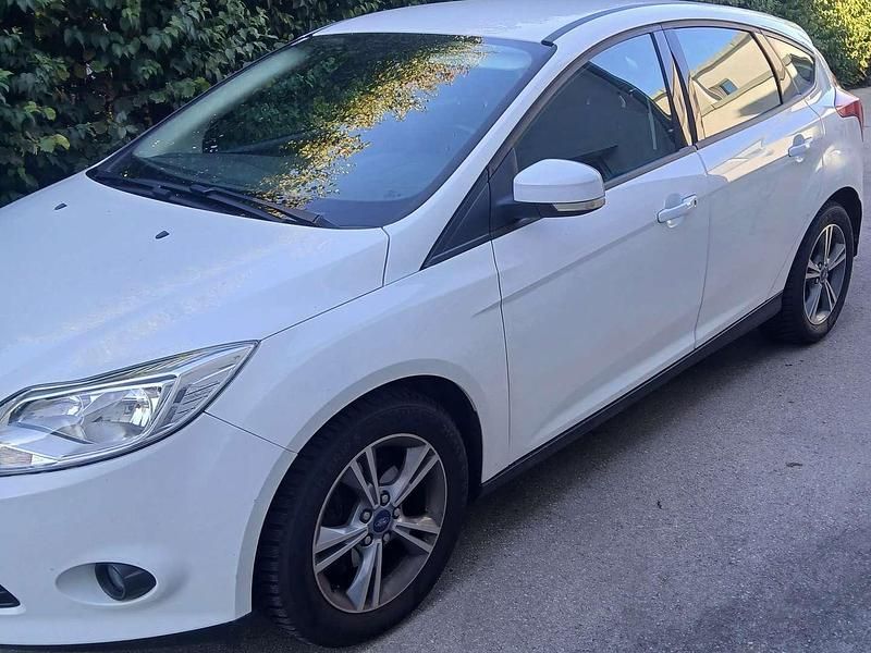 Gebraucht Ford Focus 101 PS (74 kW) 2013 Weiß Limousine