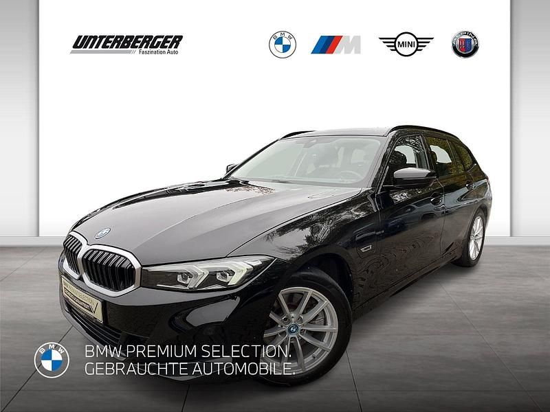 Schwarz Gebraucht 2022 BMW 320e Kombi | € 25.950 - Bild 1/4