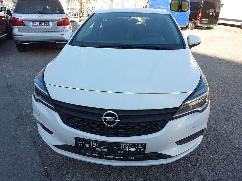 Gebraucht Opel Astra S 105 PS (77 kW) 2016 Weiß Limousine