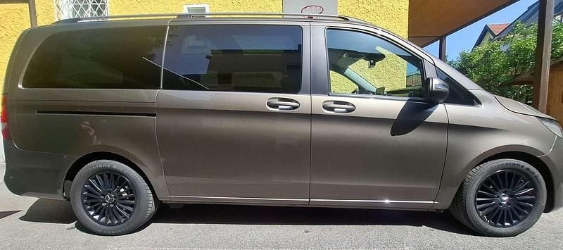 Gebraucht Mercedes V220 Exclusive 163 PS (119 kW) 2016 Grau Van / Kleinbus