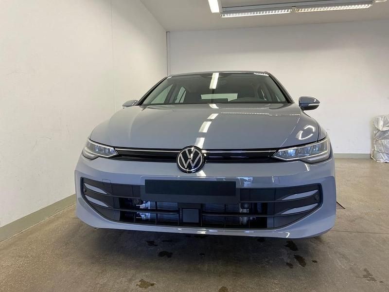 Neu VW Golf VIII Life 115 PS (84 kW) 2025 Mittelgrau  normal