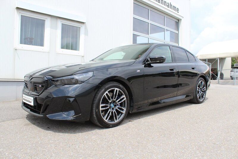 Saphirschwarz Gebraucht 2023 BMW i5 Shadowline Limousine | € 96.990 - Bild 1/1