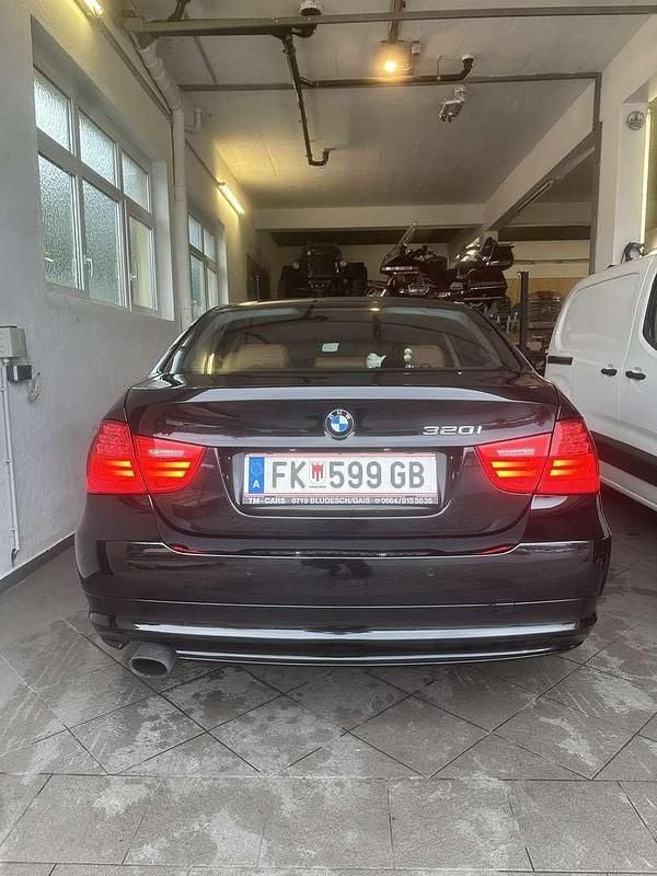 Gebraucht BMW 320 170 PS (125 kW) 2011 Limousine
